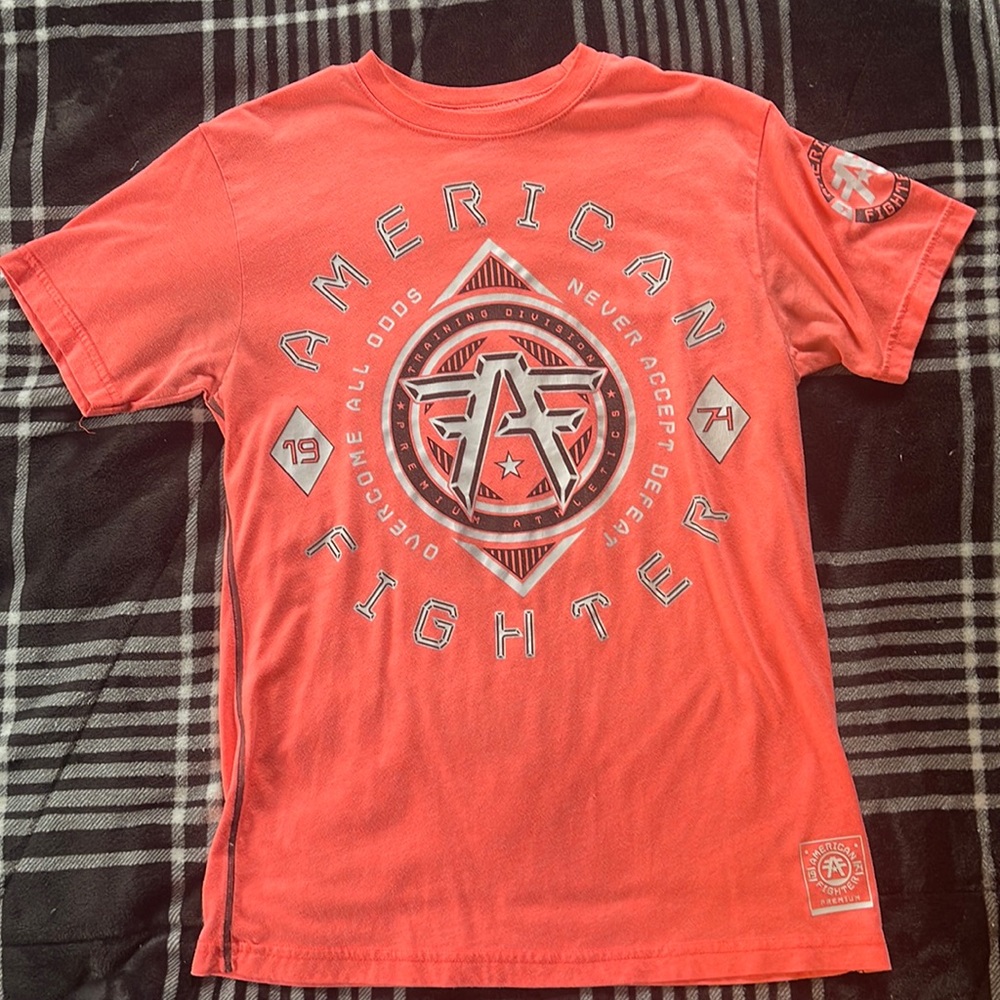 American fighter T-shirt size medium like a salmon, pink color